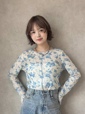 miu&伊藤夏海 柔らかさ引き立つ◎外ハネショートボブ