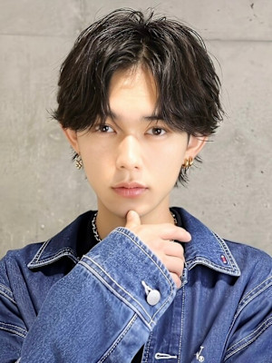 フェザーセンターパート　メンズショート　ニュアンスパーマ