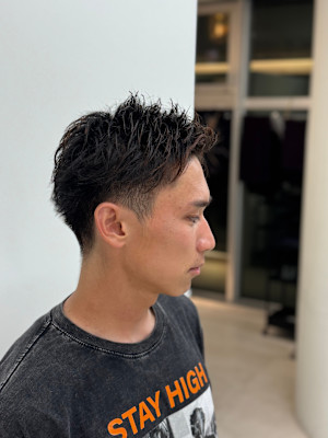 暗髪スパイキーショート