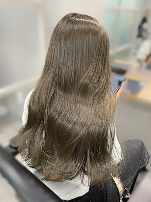 オリーブベージュ