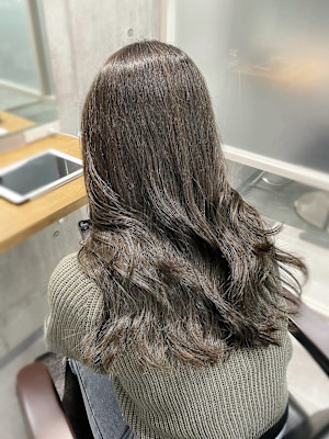 オリーブグレージュ