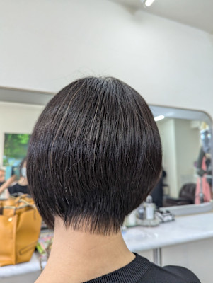 前下がり ボブスタイル