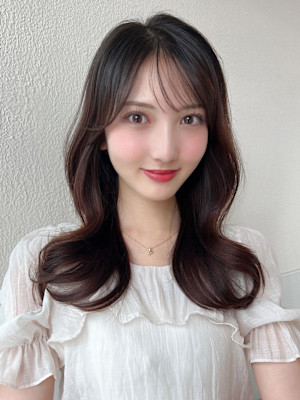 暗髪でも出せるこなれ感フェイスレイヤー×ナチュラルセミロング