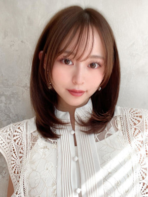 暗髪でも出せるこなれ感フェイスレイヤー×ナチュラルセミロング