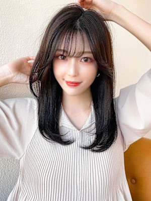 暗髪でも出せるこなれ感フェイスレイヤー×ナチュラルセミロング