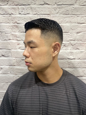 サイドパートスキンフェード