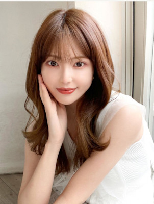  2wayバングイメチェン顔まわりレイヤーのくびれヘアが人気