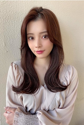  2wayバングイメチェン顔まわりレイヤーのくびれヘアが人気