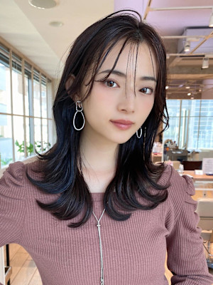 30代小顔に見えるくびれヘアレイヤー × オリーブグレージュ