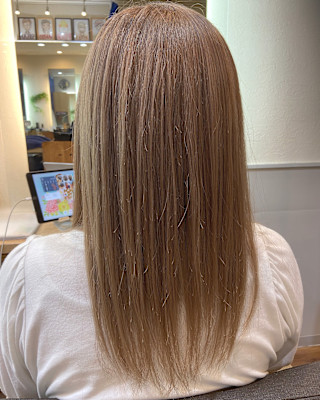 明るめベージュ