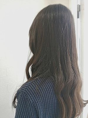 暗めグレージュ