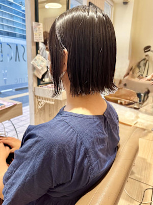 縮毛矯正でも自然にキマる♪柔らか質感のショートボブ