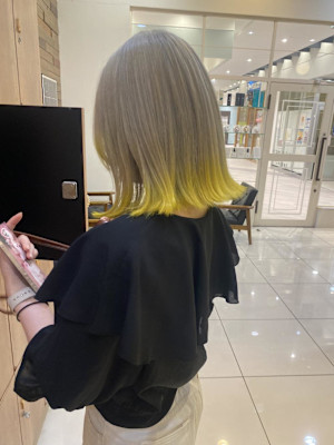 裾カラー×  ホワイトグレージュ