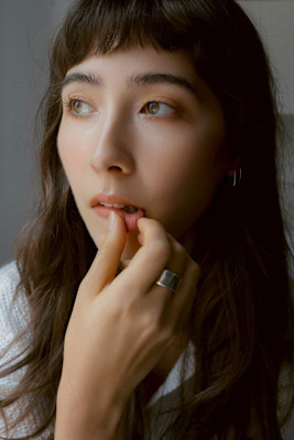 ベビーバング×ゆるウェーブロングで垢抜けヘアに