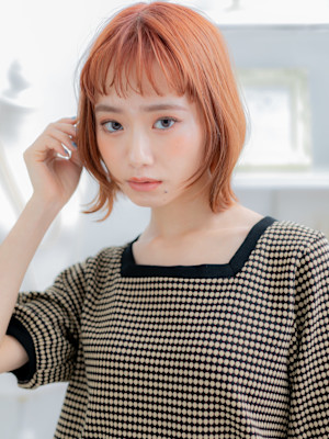 フレンチカジュアルオン眉前下がりボブパーマ　フェザーショート