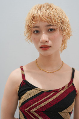 ブリーチパーマでつくる　ニュアンス感満載な垢抜けヘア