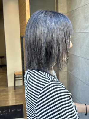 無彩色グレーカラー