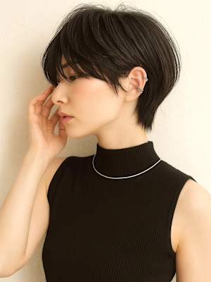 オリーブブラウン ハンサムショート 顔周りカット 30代