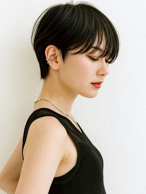 オリーブアッシュ ベリーショート 顔周りカット 大人ショート