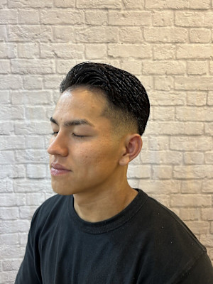 落ち着いた大人のスキンフェード！【新宿/理容室／バー バー】