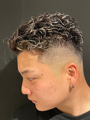 宮城亮太風パーマ×ホワイトメッシュ