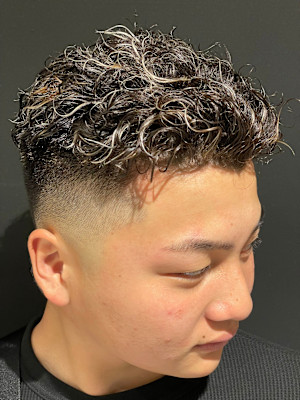 宮城亮太風パーマ×ホワイトメッシュ