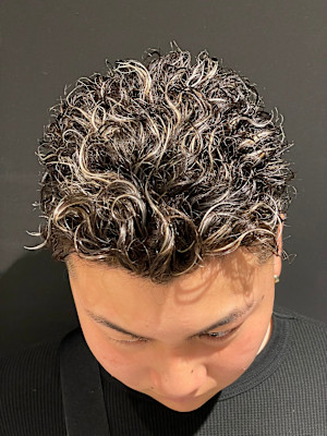 宮城亮太風パーマ×ホワイトメッシュ