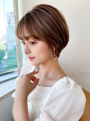前下がりショートボブで絶壁解消！小顔に見えるひし形シルエット