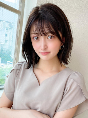 前下がりショートボブで絶壁解消！小顔に見えるひし形シルエット