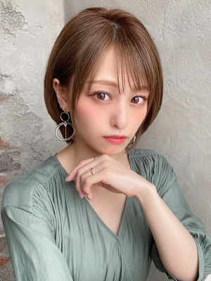 前下がりショートボブで絶壁解消！小顔に見えるひし形シルエット