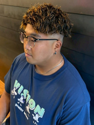 ツイストパーマ スキンフェード グラデーション ハイライト