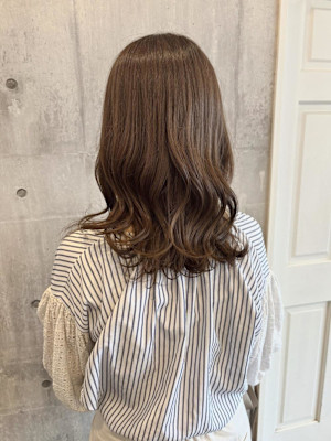 肌馴染みのいいベージュカラー