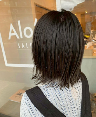 ダークベージュ×伸ばしかけボブ