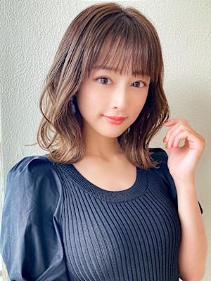 30代40代人気！後れ毛がかわいいくびれヘアシャギーレイヤー