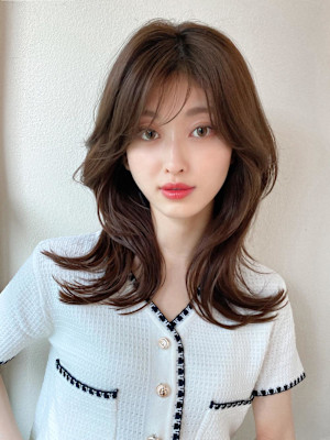 大人かわいいくびれヘアセミロング × ミルクティーベージュ