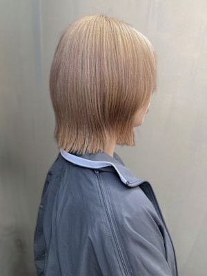 ハイトーン ブリーチ 抜きっぱなしブロンド 外ハネボブ