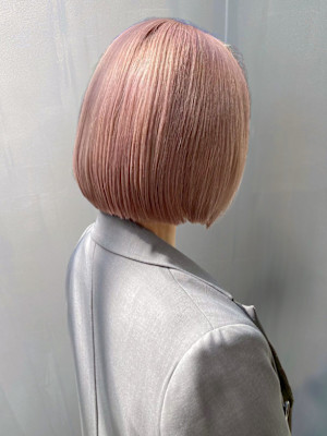 ハイトーンピンク ボブ 艶髪 ブリーチ 20代 ミニボブ