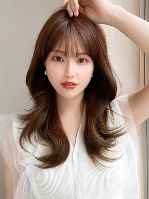 大人かわいいくびれヘアセミロング × ミルクティーベージュ