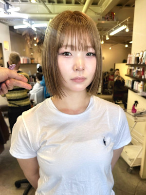 ハイトーンベージュ/パツっとボブ/軽めボブ/レイヤーボブ