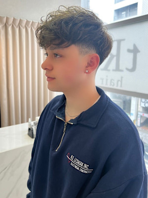 ブルーブラック　フェザーパーマ　サーフカール　センターパート