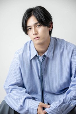 黒髪センターパート× ニュアンスパーマ/メンズ