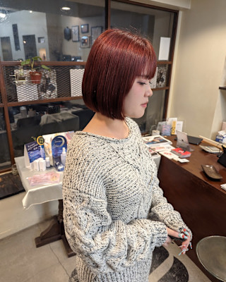 ミニボブ/赤カラー/ワンレングス