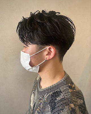 センターパート/刈り上げショート/毛流れパーマ