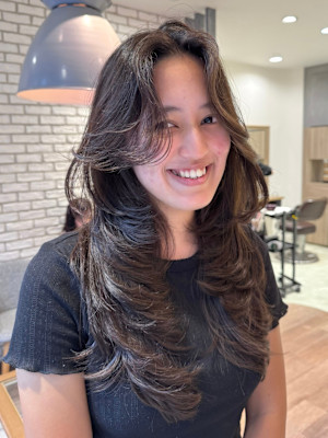 動きと立体感のあるロングレイヤー【三軒茶屋】