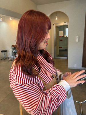 チェリーレッド×柔らかウェーブロング