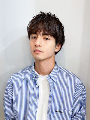 メンズマッシュフェザーパーマ刈り上げショート