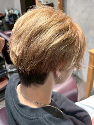 ショートブロンド