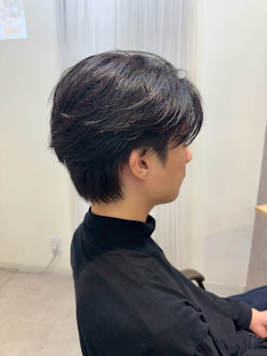 センターパートミディアムヘアー