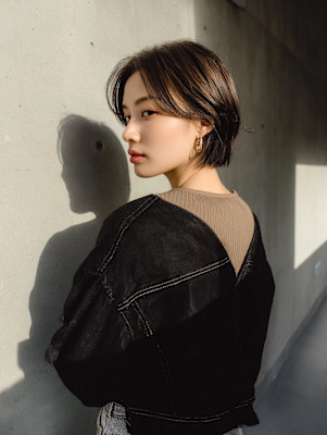 大人の色気引き立つショートボブ