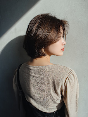 ふんわりレイヤーで魅せる上品ショート　